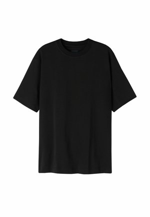 Czarny t-shirt uszyty z miękkiej bawełny, w luźnym kroju, z okrągłym dekoltem i krótkimi rękawami. Gładka tekstura bez wzorów i ozdób.