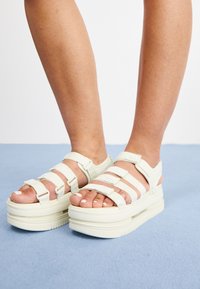 Nike Sportswear ICON CLASSIC Plateausandalette sea glass