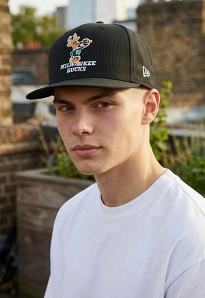 New Era, 9FIFTY AFRAME HWC MILWAUKEE BUCKS - Cappellino - black