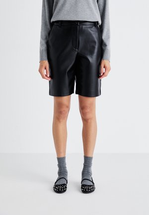 VMWILLA LONG - Shorts - black