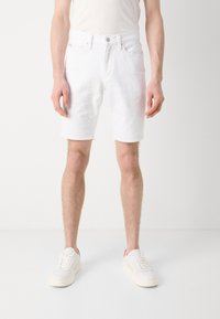 Calvin Klein Jeans SLIM - Džinsa auduma šorti - denim light