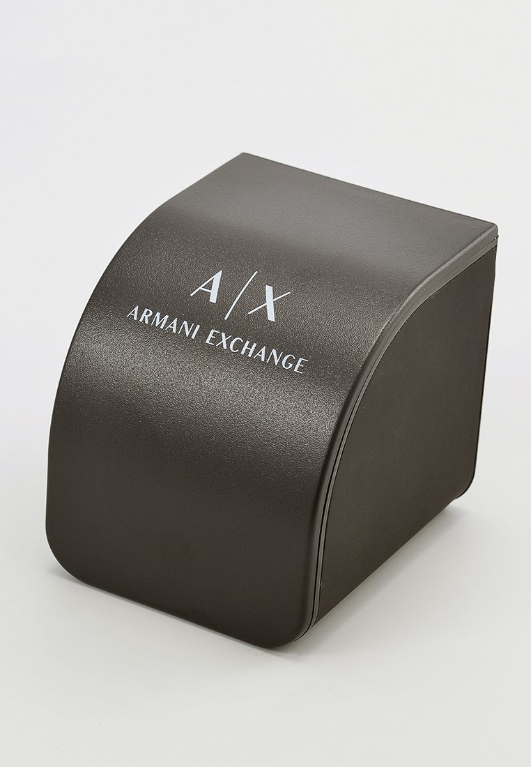 Scatola nera e curvata con una finitura liscia, caratterizzata dal testo "A/X ARMANI EXCHANGE" in bianco sul davanti.