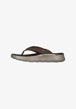 Bruine flip-flop sandaal met een gestructureerde zool en taps toelopende banden. De antislipzolen bieden grip; subtiele logo op de band. Lichtgewicht ontwerp.