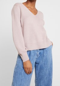 Forever New Sweter