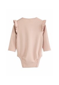 Langærmet baby bodystocking i blød lyserød ribbet stof. Har flæse detaljer på skuldrene og bølgede kanter. Tryklåse i bunden.
