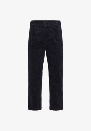 Tengerészkék kordbársony nadrág egyenes szabással, gombos záródással, két elülső zsebbbelső zsebével és végigfutó, texturált függőleges vonalakkal.