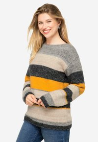 Maglione a righe nei toni del grigio, giallo e nero. Tessuto a maglia morbido, scollatura rotonda e maniche lunghe con polsini a coste. Vestibilità casual.