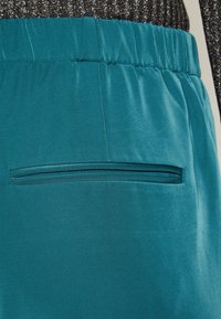 Samsøe Samsøe HOYS STRAIGHT PANTS  - Auduma bikses - atlantic deep
