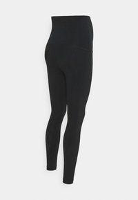 Leggings pretos de cintura alta feitos de um tecido elástico, apresentando uma textura suave, forma aerodinâmica e sem padrões ou detalhes visíveis.
