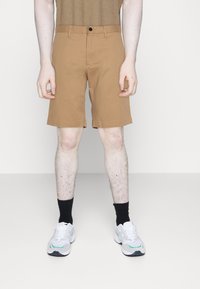 Tommy Hilfiger BROOKLYN - Šortky - classic khaki