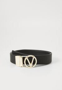 Centura neagră din piele texturată, cu o cataramă dreptunghiulară aurie ce prezintă un detaliu logo circular în formă de 'V'. Design simplu și elegant.