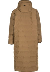Lang, brun puffjakke med hætte, med en quiltet design, sideskår og et logo på ryggen. Fremstillet af letvægts, vandafvisende materiale.