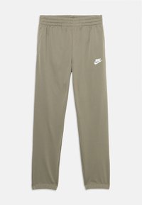 Tamsiai žali Nike kelnių su elastingu juosmeniu, šoninėmis kišenėmis ir baltu logotipu ant kairiojo šlaunies. Lygus audinio paviršius.