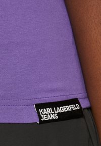 Karl Lagerfeld Jeans LOGO SLIM-FIT - Základné tričko - ultra violet