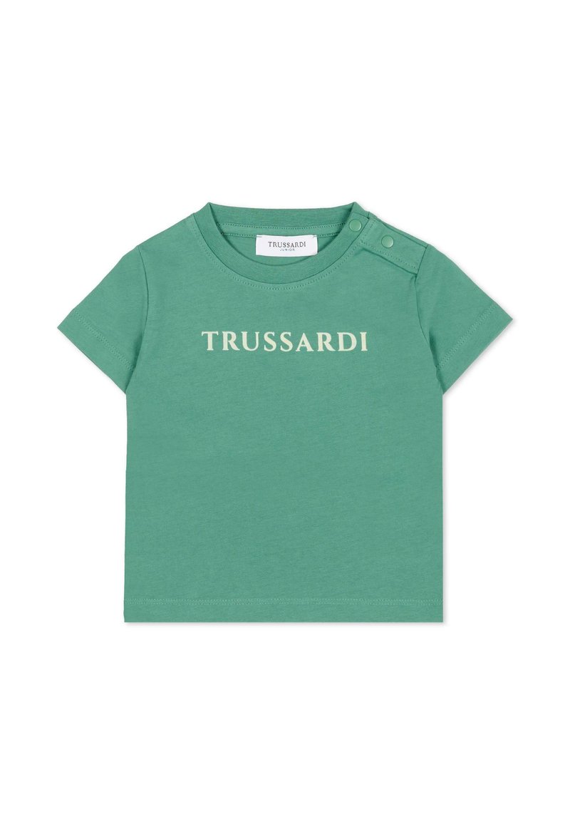 T-shirt verde in cotone con maniche corte, girocollo e dettagli con bottoni sulle spalle, con la scritta "TRUSSARDI" stampata in un colore chiaro.