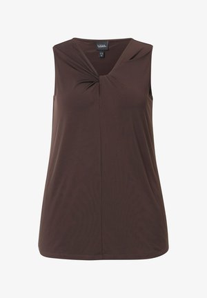 Ruskea hihaton toppi, jossa on V-muotoinen kaulus ja kerrostettu yksityiskohta edessä. Valmistettu pehmeästä kankaasta, jolla on sileä pinta.