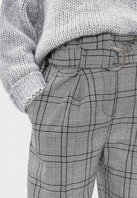 Bershka Tygbyxor - light grey