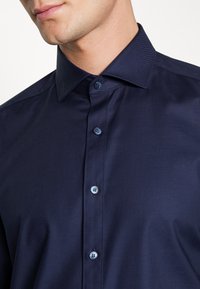 OLYMP Level Five Businesshemd - marine