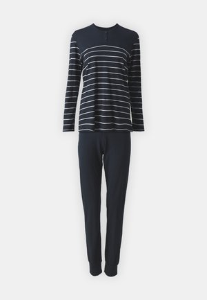 Marinblå långärmad topp med vita horisontella ränder och rund halsringning; kombinerad med enfärgade marinblå byxor med cuffs vid anklarna.