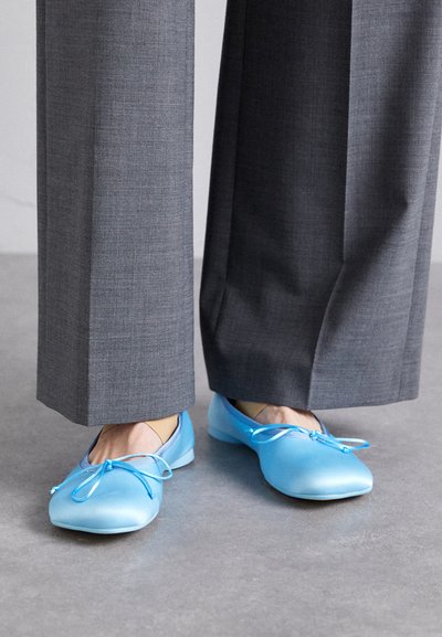 MM6 Maison Margiela BALLET SHOE - Bailarinas con hebilla - petit four