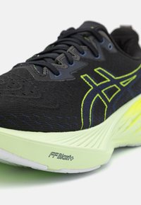 ASICS NOVABLAST 4 - Zapatillas running asfalto - black/blue expanse