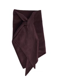 Sciarpa in pile color bordeaux con una morbida texture, caratterizzata da un design attorcigliato e due estremità appuntite, adagiata su uno sfondo bianco.
