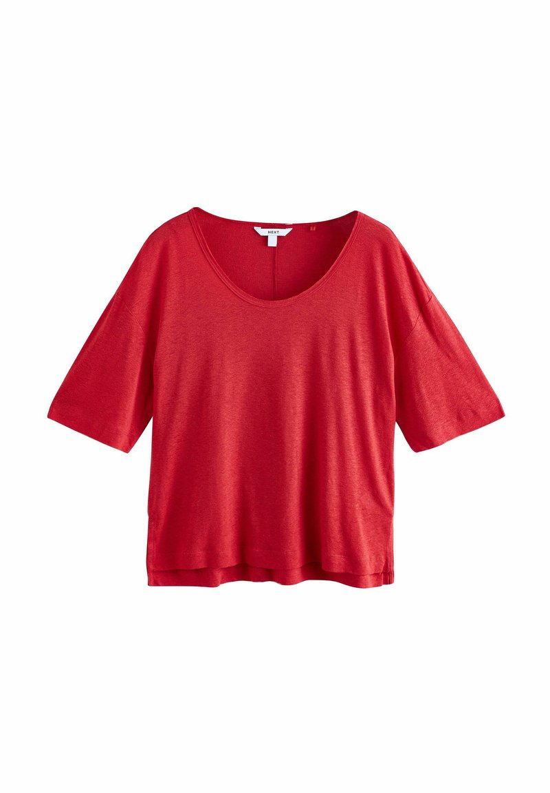 Tricou roșu cu mânecă scurtă, cu decolteu larg și croială relaxată. Fabricat dintr-un material moale, ușor, cu o textură subtilă.