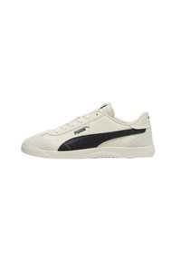 Sneakers bianchi con dettagli neri, materiale in pelle, design con lacci, punta arrotondata, collo imbottito e suola in gomma testurizzata.