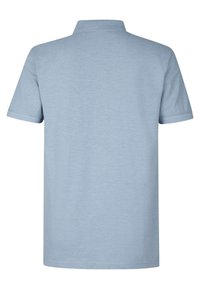 Svetle modrá polokošile s krátkým rukávem a klasickým límcem, vyrobená z hladké tkaniny, s uvolněným střihem a čistým spodním lemem bez viditelných log.