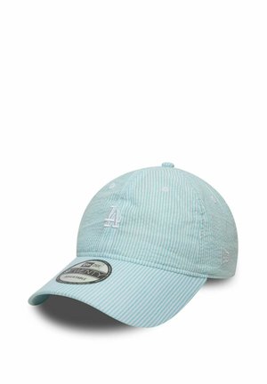 Hellblau-weiß gestreifte Baseballkappe mit aufgesticktem "LA"-Logo auf der Vorderseite und verstellbarem Riemen am Schirm.