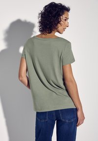 Thumbnail Image 3