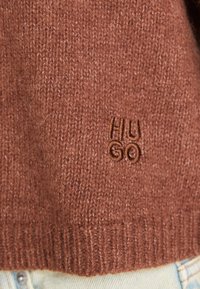 Ausgewählt, brown eighteen