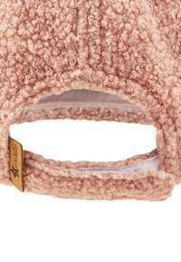 Verstellbarer rosa strukturierter Fleece-Riemen mit einem kleinen braunen Lederetikett an der Rückseite der Kappe.