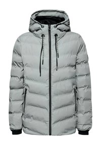 Svetle šedá zimní bunda s polstrováním a kapucí, černý zip, stahovací šňůrky a boční kapsy na zip, zobrazená zepředu na bílém pozadí.