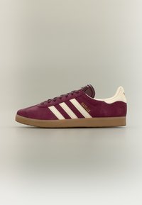Neselectat, maroon/cream white