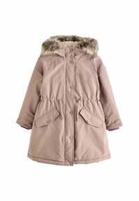Różowa parka z kapturem wyłożonym sztucznym futrem, zatrzaskami, ściągaczem w talii i dwoma kieszeniami z klapkami. Tkanina ma gładką fakturę.