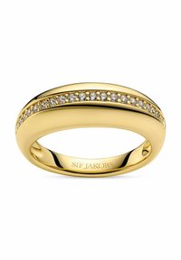 Ett guldarmband med en central rad av små klara ädelstenar, slät yta, rundade kanter och en graverad insida.