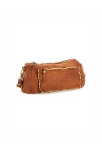 Borsa in pelle marrone con due scomparti con cerniera, dettagli dorati a pois lungo i bordi e tracolla regolabile.