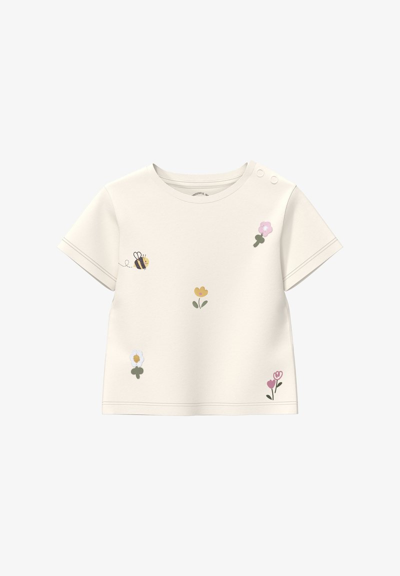 T-shirt crème pour tout-petit avec manches courtes, pressions aux épaules, et motifs brodés représentant une abeille et cinq petites fleurs colorées.