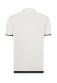 Kortærmet polo shirt i cremefarve med en struktureret overflade. Har mørkegrønne striber som accent på ærmerne og nederste kant. Klassisk krave design.