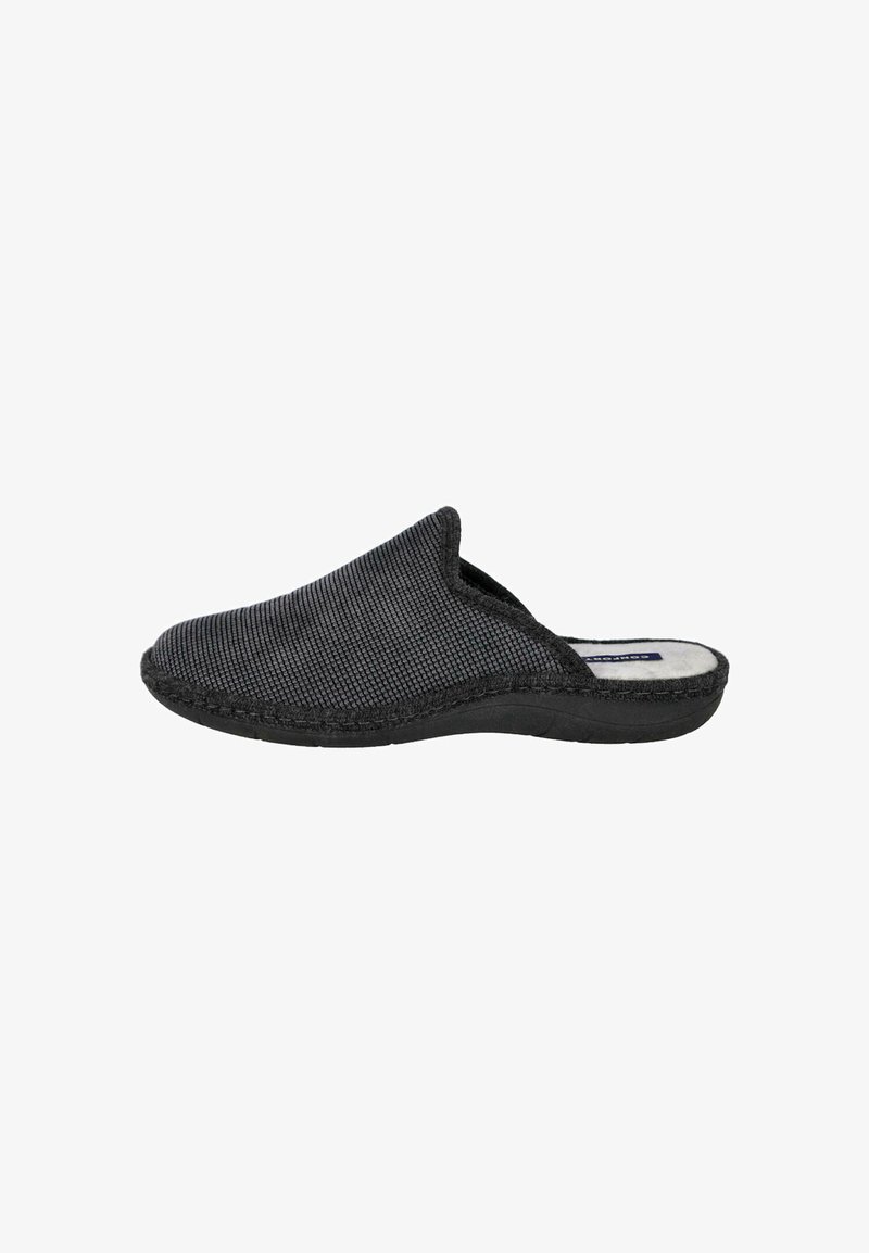 Zapato negro de tejido trenzado tipo slip-on con puntera redondeada y suela baja, con un upper texturizado y un suave forro interior.