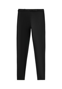 Pantalon noir slim fit avec une ceinture noire fine assortie, avec un devant lisse et des jambes fuselées.