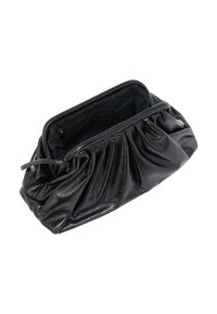 Fekete bőr clutch táska hajtogatott, texturált dizájnnal. A belső része bélelt, és egy rejtett cipzáras zseb található benne. Puha, fényes felület.
