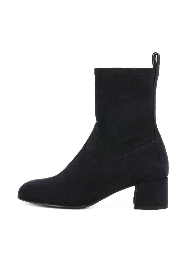 Stivale alla caviglia in suede blu navy con tacco a blocco, texture liscia, design aderente e dettaglio con zip sul retro per una facile vestibilità.