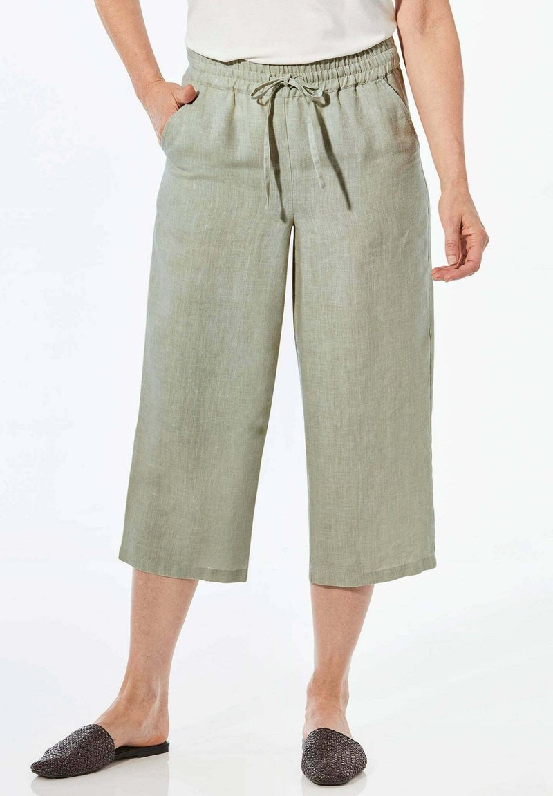 Lichtgroene linnen culottes met een elastische tailleband, trekkoord en zijzakken; soepele textuur, lengte tot halverwege de kuit, relaxte pasvorm.
