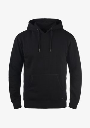 Musta kapuutsiga pusa, mis on valmistatud pehmest materjalist, esiküljel on tasku, reguleeritav kapuuts ja soonikkoes mansetid. Lihtne, ilma kaunistusteta disain.