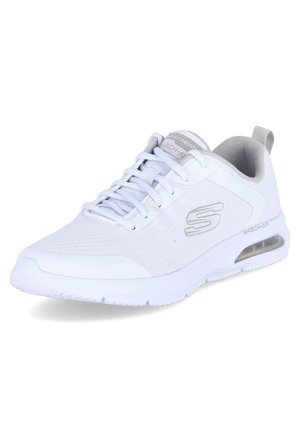 Vit atletiksneaker med en andningsbar mesh-ovandel, texturerad design, snörning och en synlig luftkuddenhet i sulan.