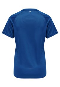 Kortærmet sportshemden, ensfarvet blå, lavet af glat, let stof. Har en rund hals og et logo på nakken bagpå.