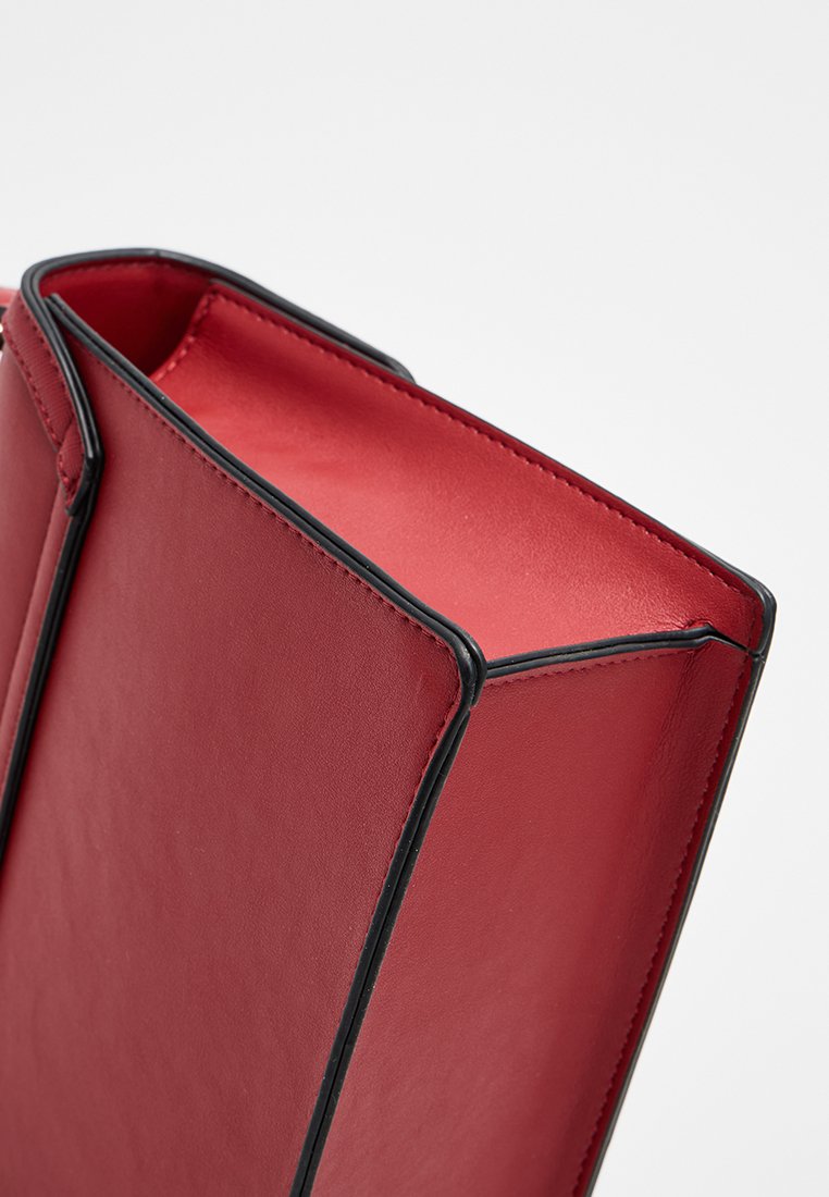 Handtasche
