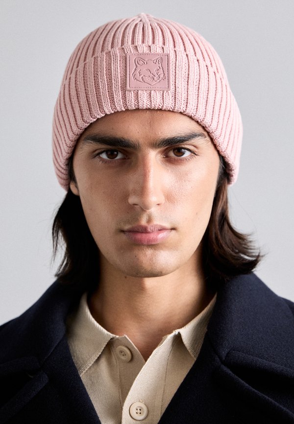BOLD FOX HEAD PATCH BEANIE - Beanie - raspberry